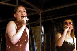 Sängerinnen im Duett der Musikschule Harmonie Bad Friedrichshall Duett beim Schachtseefest Bad Friedrichshall